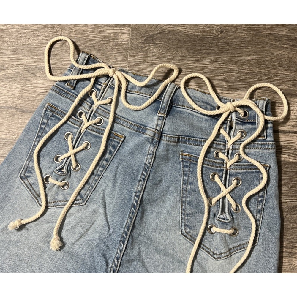Akira Lace Me Up Flare Stretch Light Wash High Rise Jeans Size 11 (24x33)